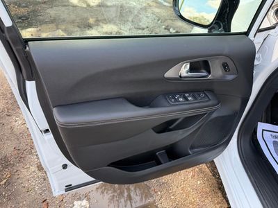 2026 Chrysler Pacifica — photo 13 view
