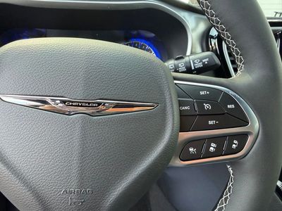 2026 Chrysler Pacifica — photo 19 view