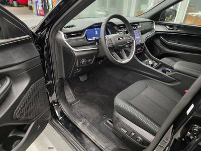 2025 Jeep Grand Cherokee - Photo 14