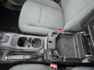 2025 Jeep Wrangler - Photo 24