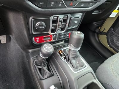 2025 Jeep Wrangler - Photo 26
