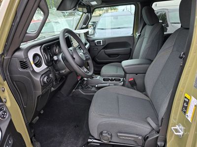 2025 Jeep Wrangler - Photo 16