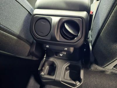 2025 Jeep Gladiator - Photo 33