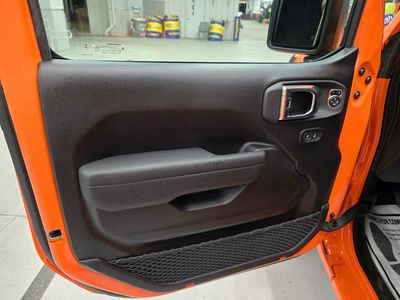2025 Jeep Gladiator - Photo 14