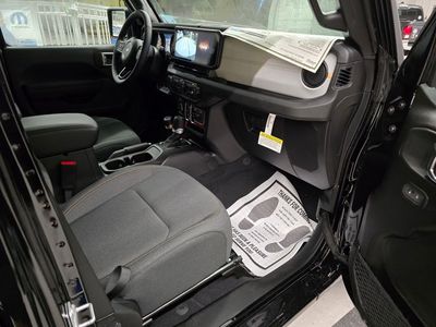 2025 Jeep Wrangler - Photo 28