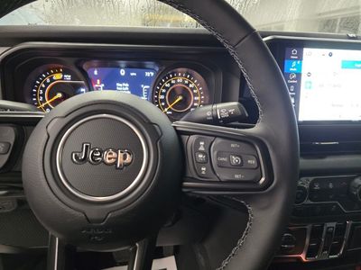 2025 Jeep Wrangler - Photo 18