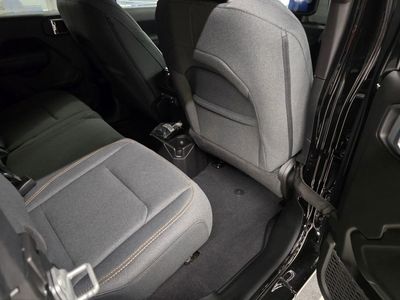 2025 Jeep Wrangler - Photo 29