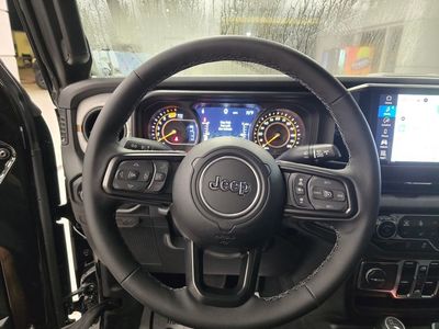 2025 Jeep Wrangler - Photo 16