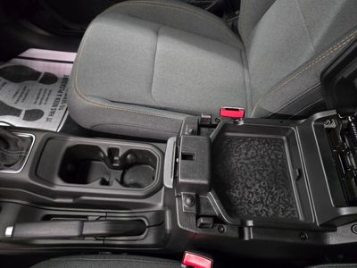 2025 Jeep Wrangler - Photo 23