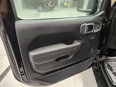 2025 Jeep Wrangler - Photo 12