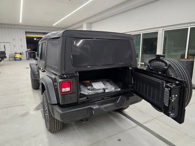 2025 Jeep Wrangler - Photo 33
