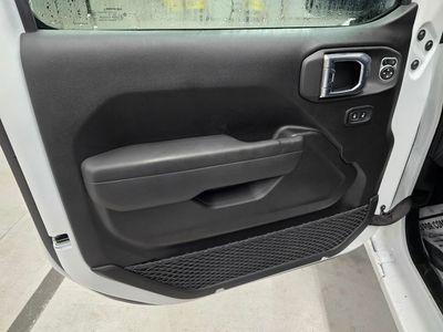 2025 Jeep Wrangler - Photo 12