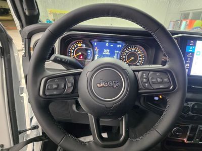 2025 Jeep Wrangler - Photo 16