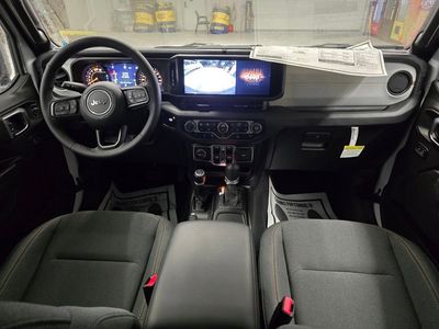 2025 Jeep Wrangler - Photo 31