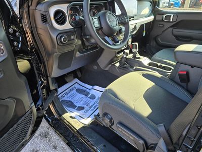 2025 Jeep Wrangler - Photo 14