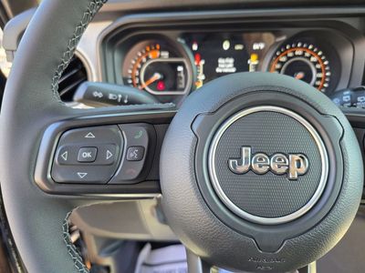 2025 Jeep Wrangler - Photo 17