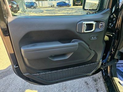 2025 Jeep Wrangler - Photo 12