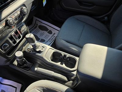 2025 Jeep Wrangler - Photo 22