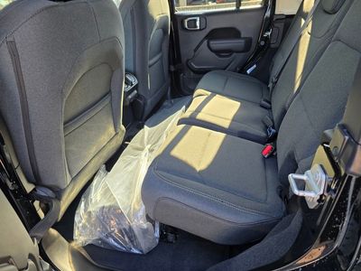 2025 Jeep Wrangler - Photo 27
