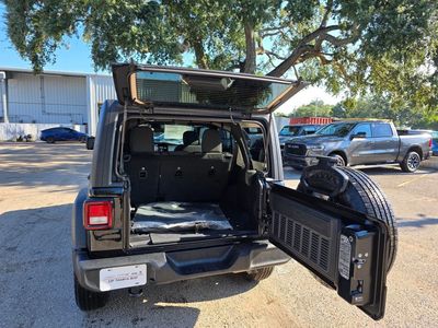 2025 Jeep Wrangler - Photo 33