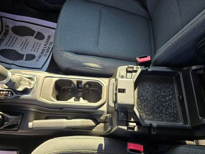 2025 Jeep Wrangler - Photo 23