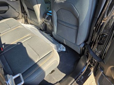 2025 Jeep Wrangler - Photo 29