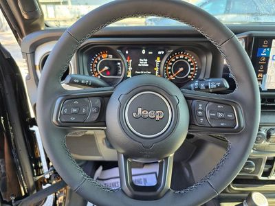 2025 Jeep Wrangler - Photo 16