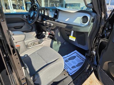 2025 Jeep Wrangler - Photo 28