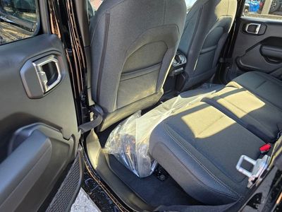 2025 Jeep Wrangler - Photo 26