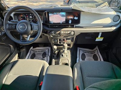 2025 Jeep Wrangler - Photo 31