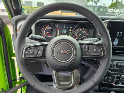 2026 Jeep Gladiator — photo 17 view