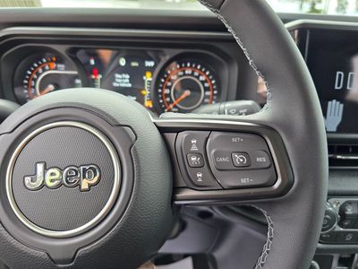 2026 Jeep Gladiator — photo 19 view