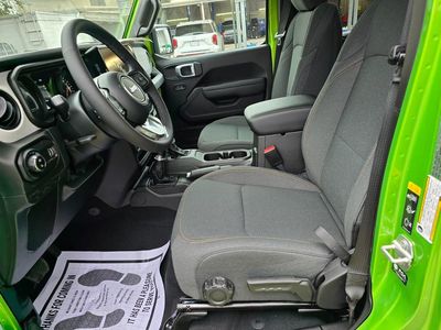 2026 Jeep Gladiator — photo 16 view