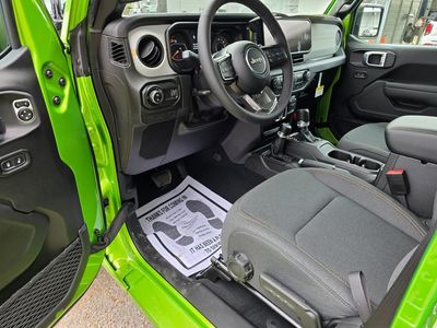 2026 Jeep Gladiator — photo 15 view