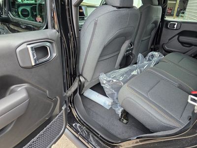 2025 Jeep Wrangler — photo 27 view