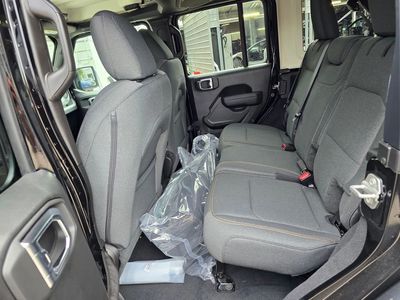 2025 Jeep Wrangler — photo 28 view