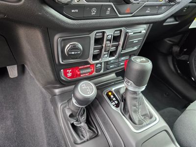 2025 Jeep Wrangler — photo 26 view