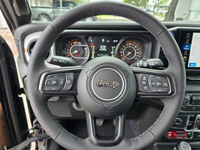 2025 Jeep Wrangler — photo 17 view