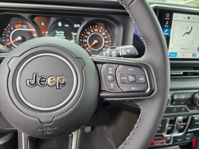 2025 Jeep Wrangler — photo 19 view
