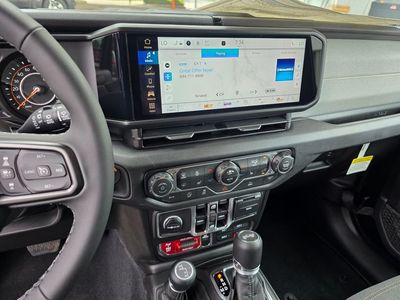 2025 Jeep Wrangler — photo 21 view