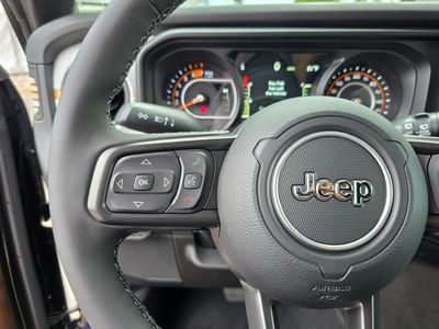 2025 Jeep Wrangler — photo 18 view
