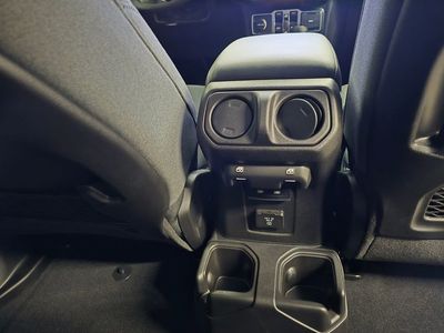 2026 Jeep Wrangler - Photo 35