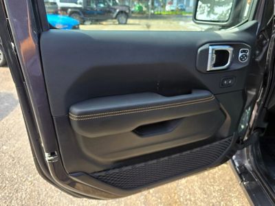 2025 Jeep Wrangler - Photo 12