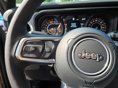 2025 Jeep Wrangler - Photo 17