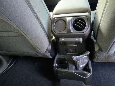 2025 Jeep Wrangler - Photo 30