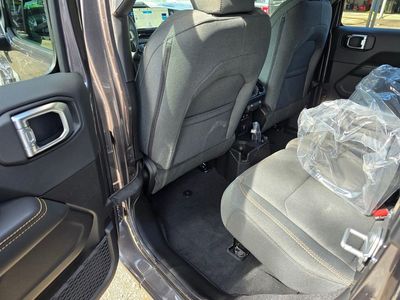 2025 Jeep Wrangler - Photo 26