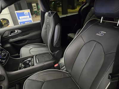 2026 Chrysler Pacifica - Photo 18