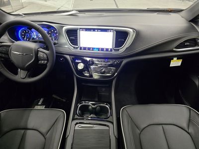 2026 Chrysler Pacifica - Photo 36