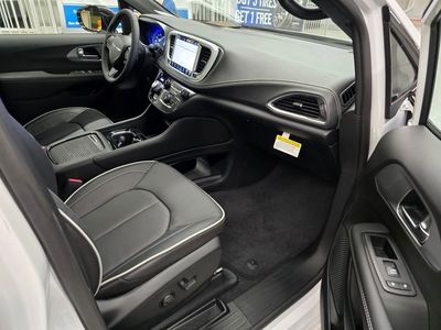 2026 Chrysler Pacifica - Photo 32