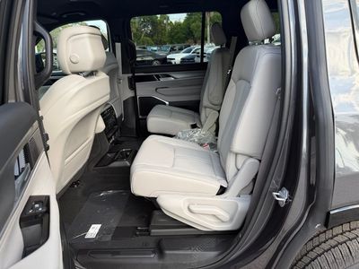 2026 Jeep Grand Wagoneer - Photo 30